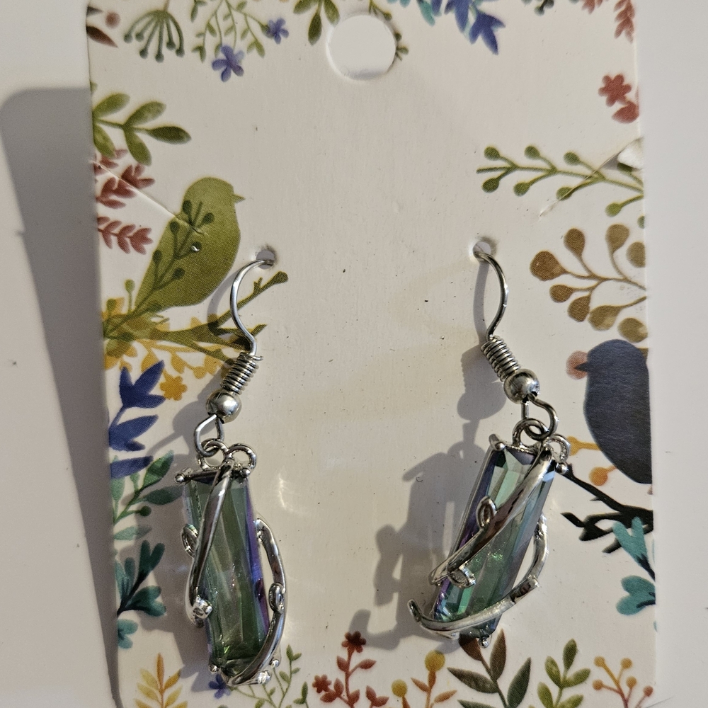 (945)Elegant Silver and Branch Green Earrings